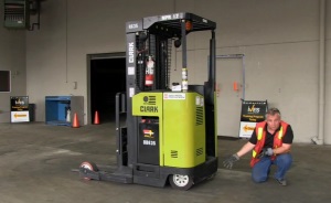 Intro to Narrow Aisle Forklifts Spanish STREAMING 2
